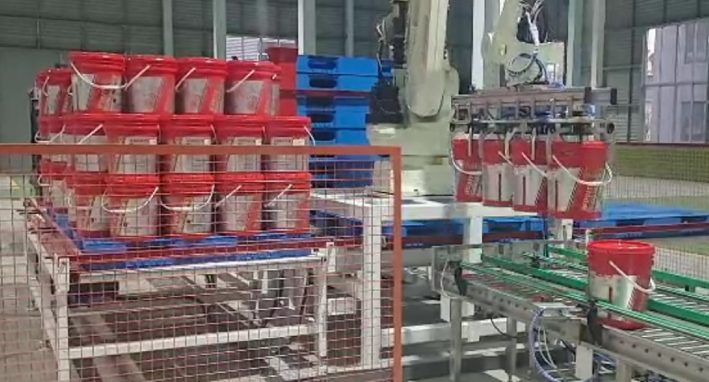 山東品多潤滑油_桶裝碼垛